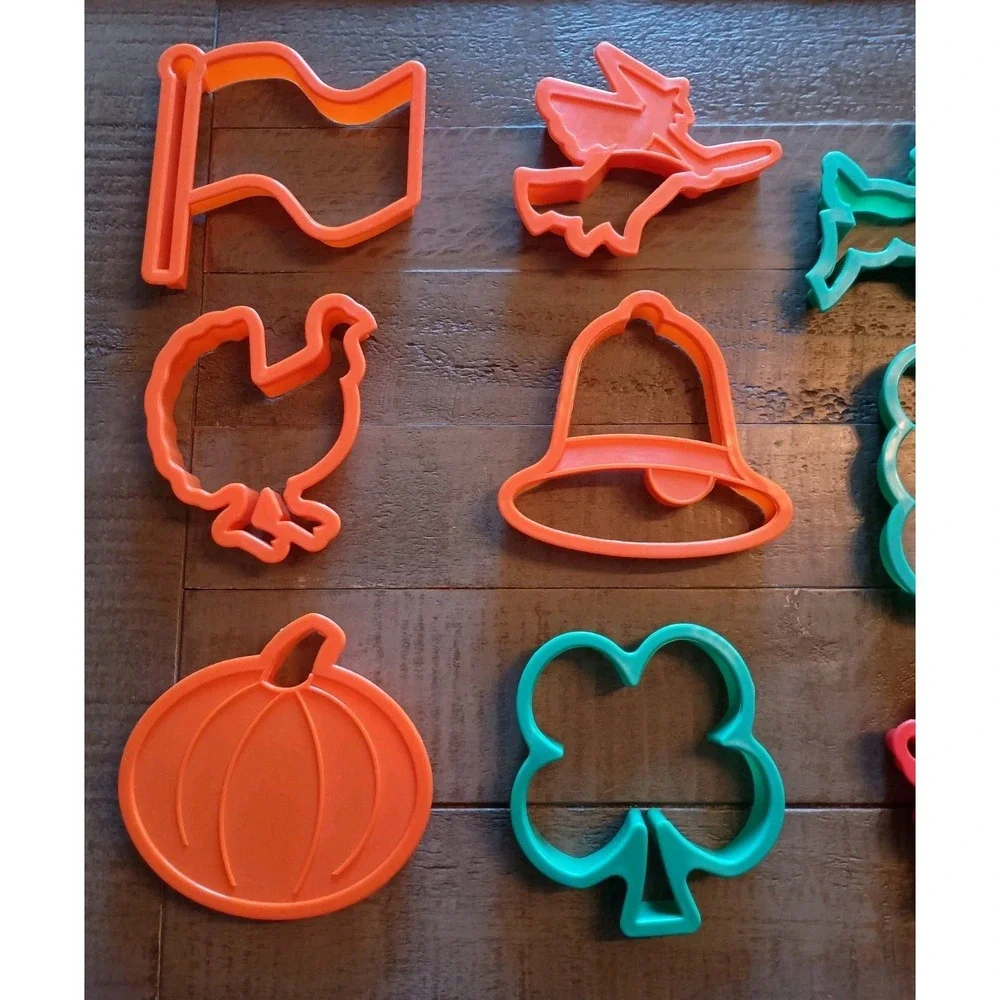 Farberware Holiday Cookie Cutters Set 14pcs‎ Thick Plastic Seasonal Shapes New